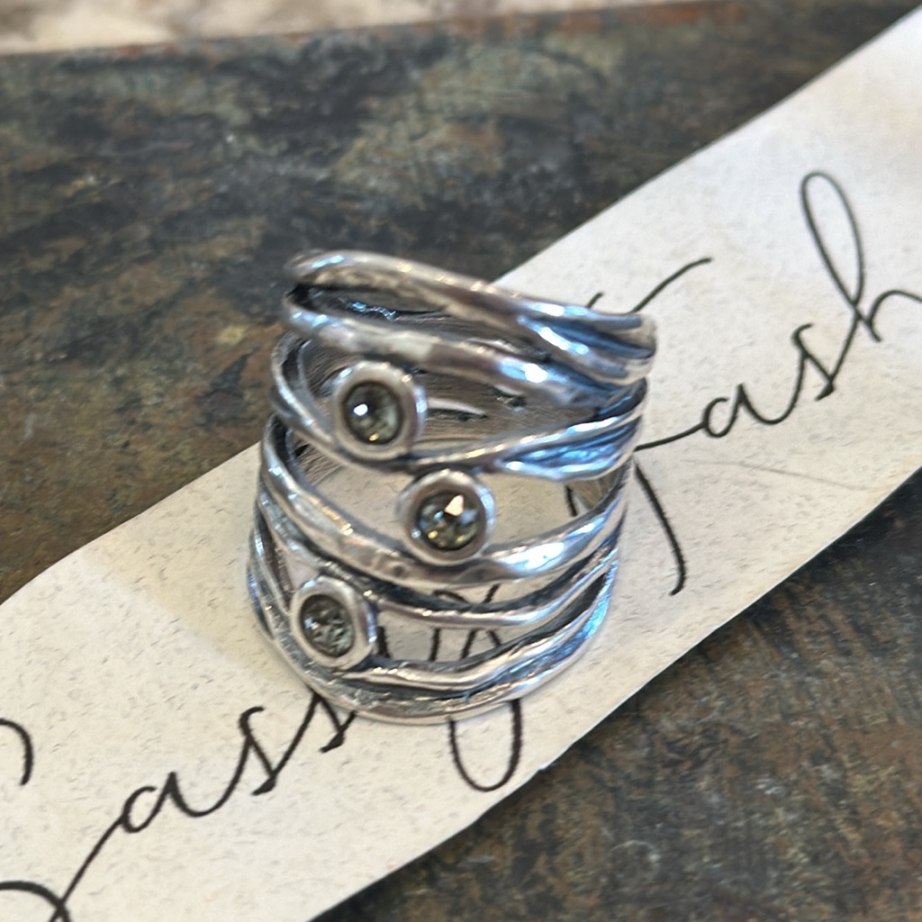 Gorgeous Size 7 Grace Heart Ring 65$
